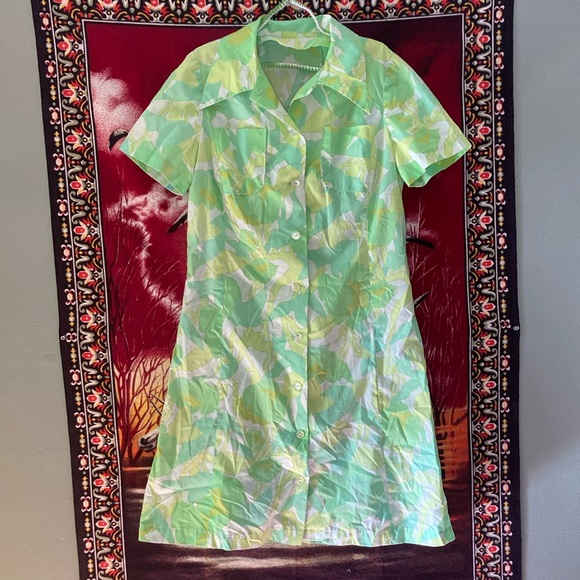 Dresses & Skirts - Vintage 1960s Handmade Mod Floral Shirt Dress 🌿💚